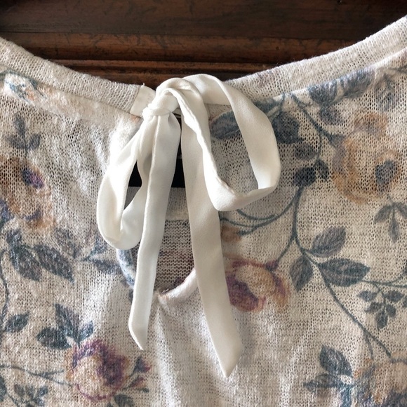 Lauren Conrad Runway lightweight floral sweater in size M - Picture 4 of 6